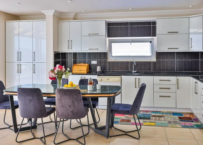 فيلة Buse Kalkan