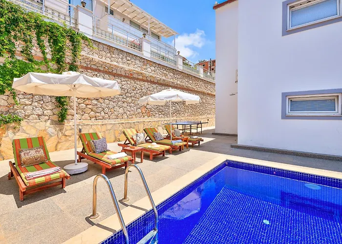 فيلة Buse Kalkan *