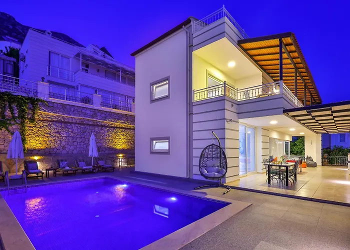 فيلة Buse Kalkan